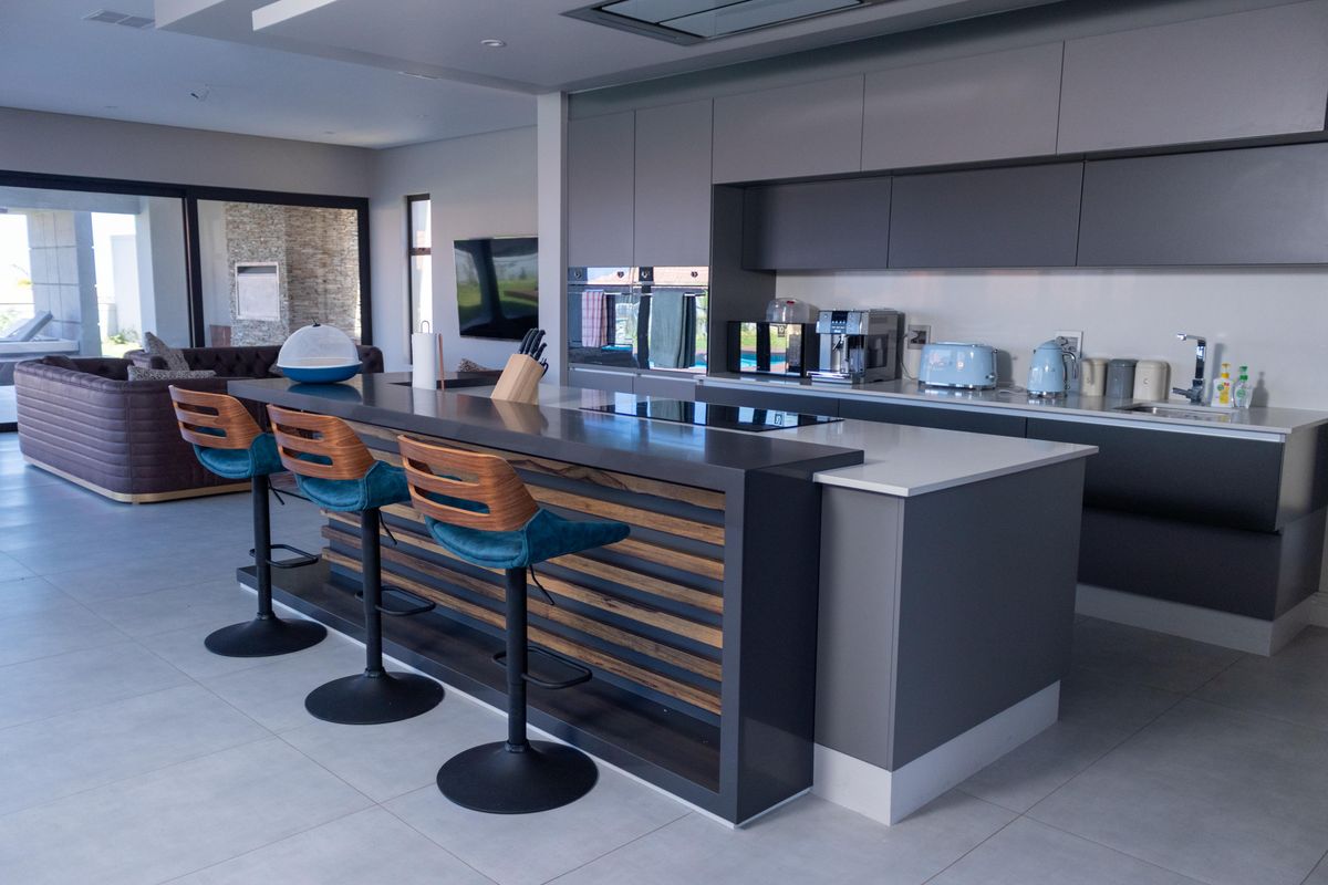 A Coastal Masterpiece in Izinga Park! - Photo 3