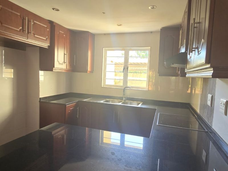 3 Bedroom Apartment For Sale in Umhlanga - Photo 4