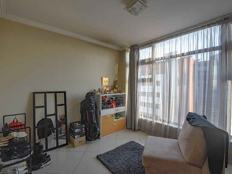 Modern 2 Bed | 2 Bath | 2 Parking – Madison Living at Its Best! - Photo 8