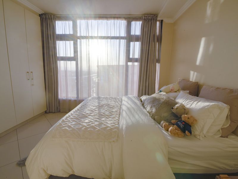 Modern 2 Bed | 2 Bath | 2 Parking – Madison Living at Its Best! - Photo 7