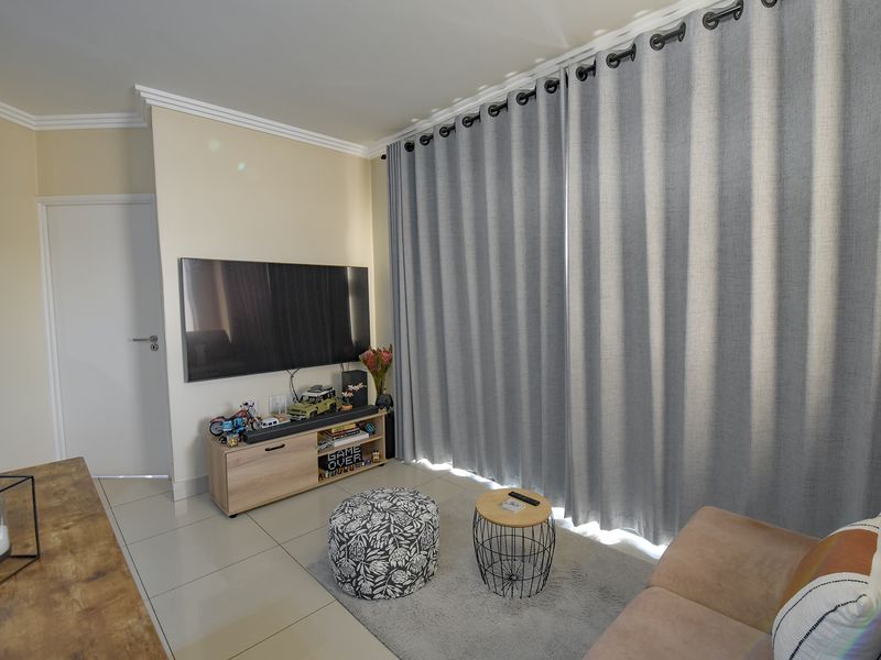 Modern 2 Bed | 2 Bath | 2 Parking – Madison Living at Its Best! - Photo 3