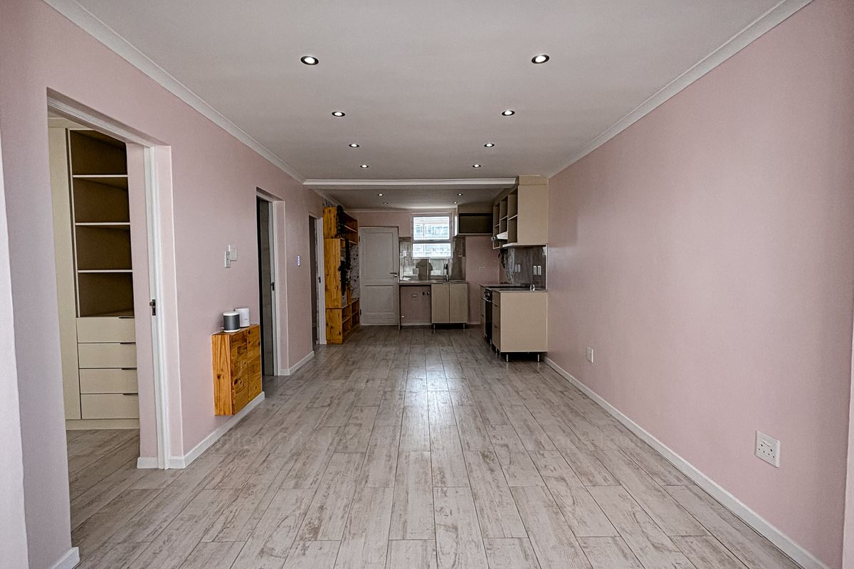 INCLUDES PRIVATE GARAGE. City Living Meets Coastal Views. 2-Bedroom Gem in Green Point! - Photo 4