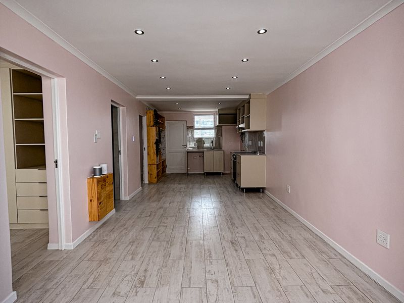 INCLUDES PRIVATE GARAGE. City Living Meets Coastal Views. 2-Bedroom Gem in Green Point! - Photo 4