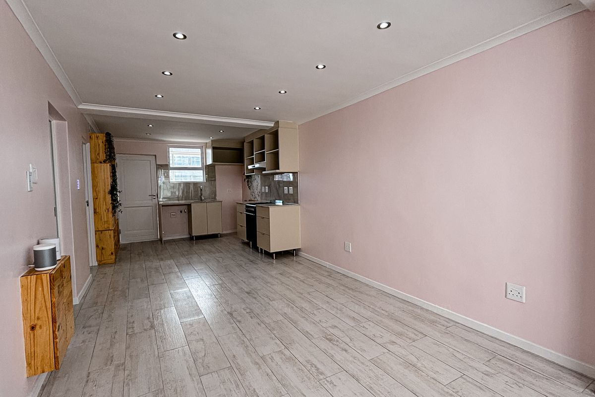 INCLUDES PRIVATE GARAGE. City Living Meets Coastal Views. 2-Bedroom Gem in Green Point! - Photo 5