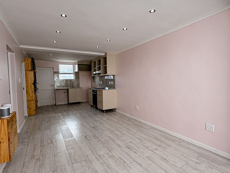 INCLUDES PRIVATE GARAGE. City Living Meets Coastal Views. 2-Bedroom Gem in Green Point! - Photo 5