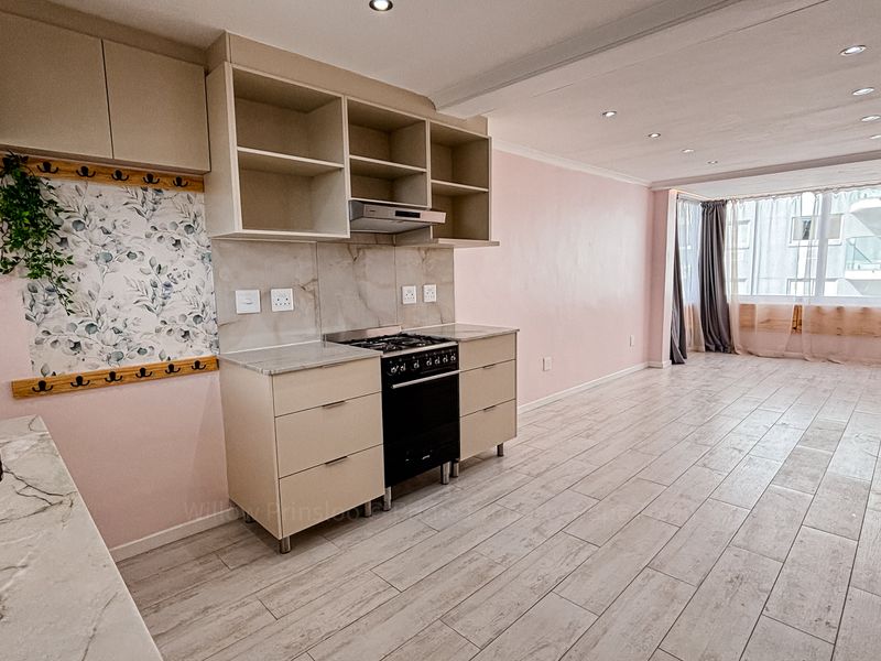 INCLUDES PRIVATE GARAGE. City Living Meets Coastal Views. 2-Bedroom Gem in Green Point! - Photo 9