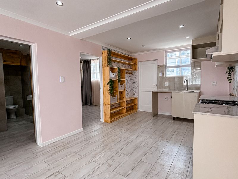 INCLUDES PRIVATE GARAGE. City Living Meets Coastal Views. 2-Bedroom Gem in Green Point! - Photo 10