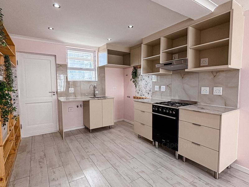 INCLUDES PRIVATE GARAGE. City Living Meets Coastal Views. 2-Bedroom Gem in Green Point! - Photo 8