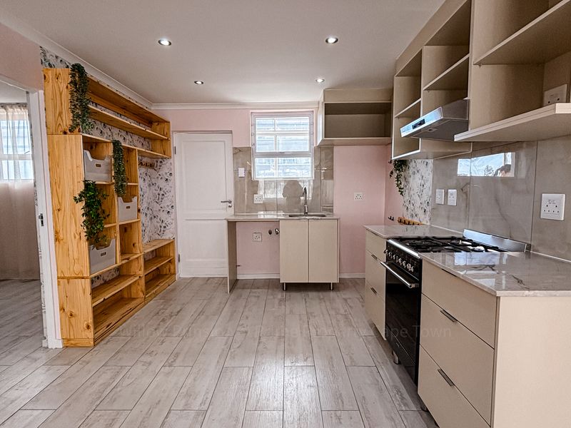 INCLUDES PRIVATE GARAGE. City Living Meets Coastal Views. 2-Bedroom Gem in Green Point! - Photo 7