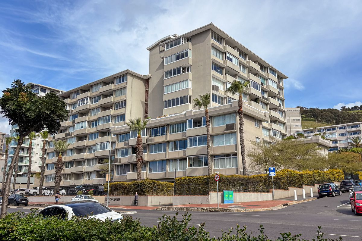 INCLUDES PRIVATE GARAGE. City Living Meets Coastal Views. 2-Bedroom Gem in Green Point! - Photo 2