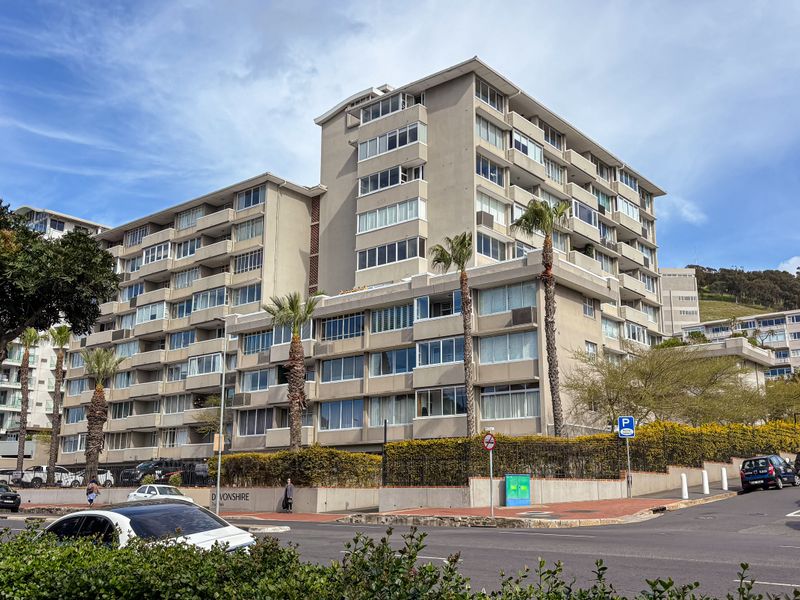 INCLUDES PRIVATE GARAGE. City Living Meets Coastal Views. 2-Bedroom Gem in Green Point! - Photo 2