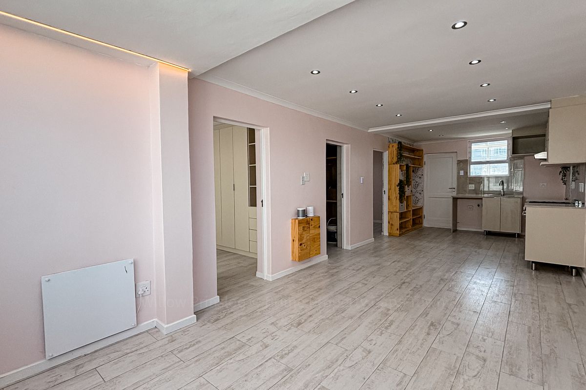 INCLUDES PRIVATE GARAGE. City Living Meets Coastal Views. 2-Bedroom Gem in Green Point! - Photo 3