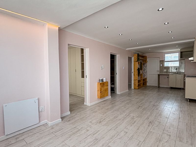 INCLUDES PRIVATE GARAGE. City Living Meets Coastal Views. 2-Bedroom Gem in Green Point! - Photo 3