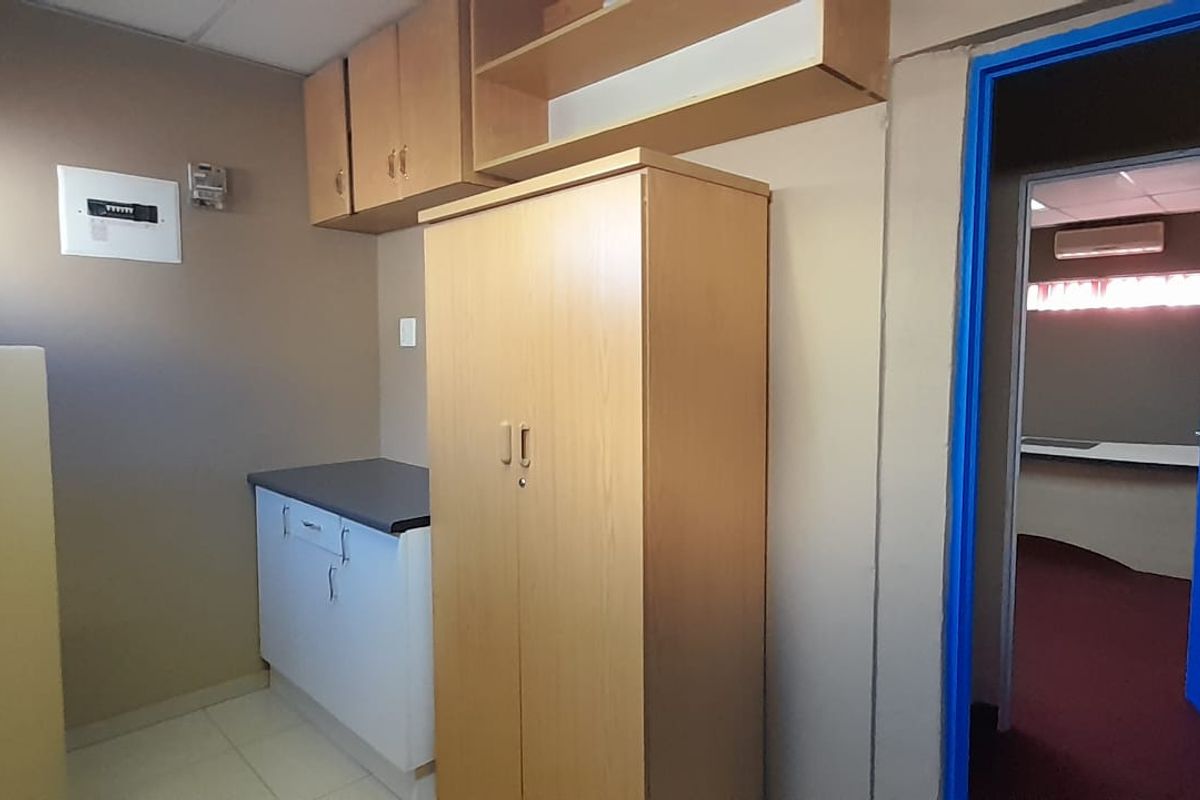 Perfect Home Office - Photo 4