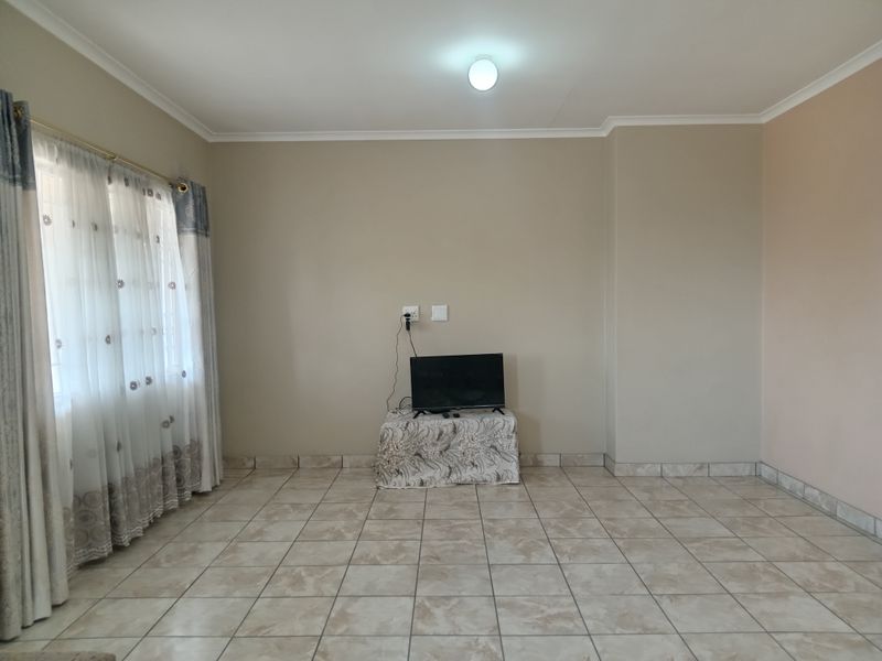 Affordable Comfort in a Ready-to-Move-In Home - Photo 2