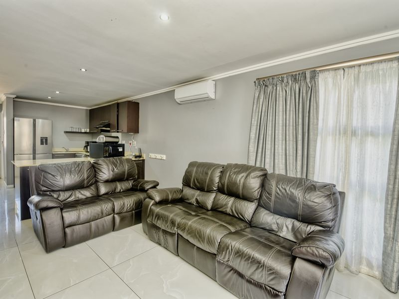 Smart, Stylish, Central - 2 bed 2 bath Umhlanga Haven - Photo 6