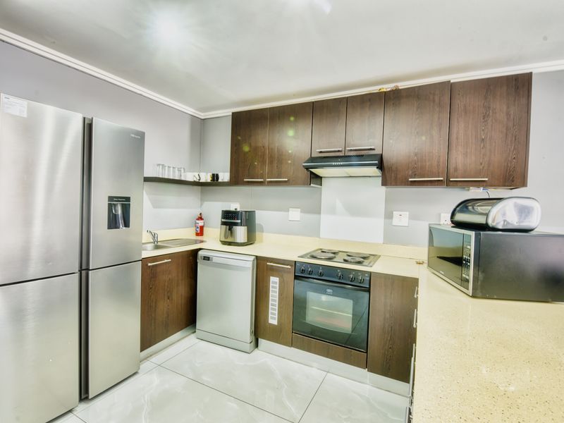 Smart, Stylish, Central - 2 bed 2 bath Umhlanga Haven - Photo 3