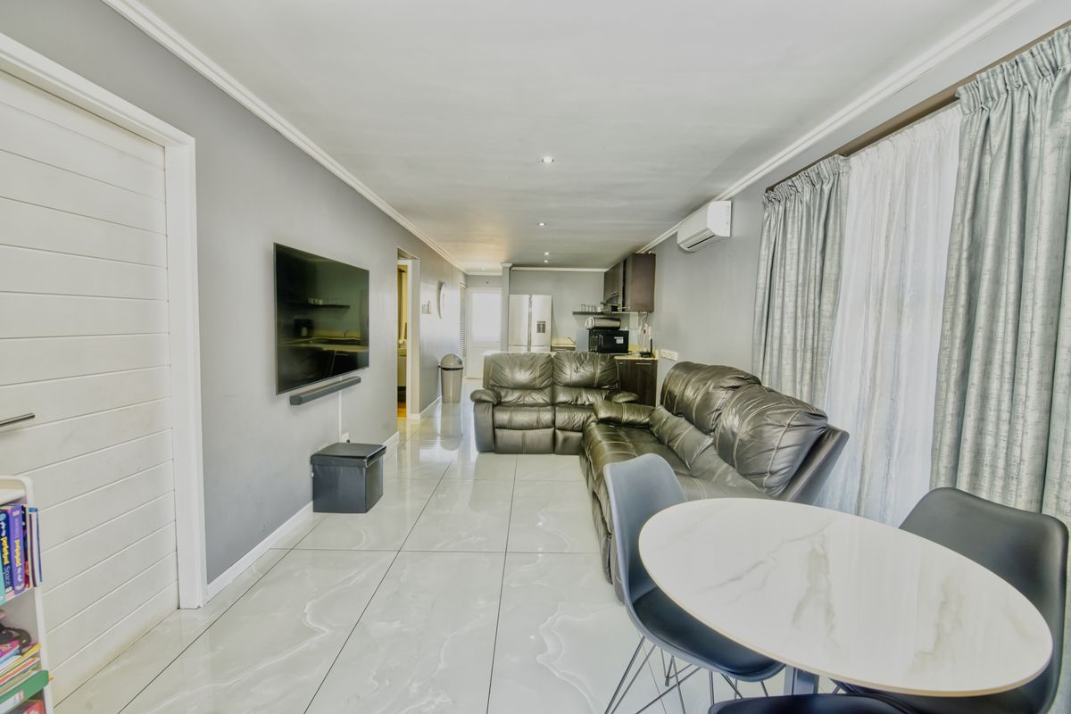 Smart, Stylish, Central - 2 bed 2 bath Umhlanga Haven - Photo 5