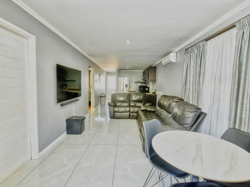 Smart, Stylish, Central - 2 bed 2 bath Umhlanga Haven - Photo 5