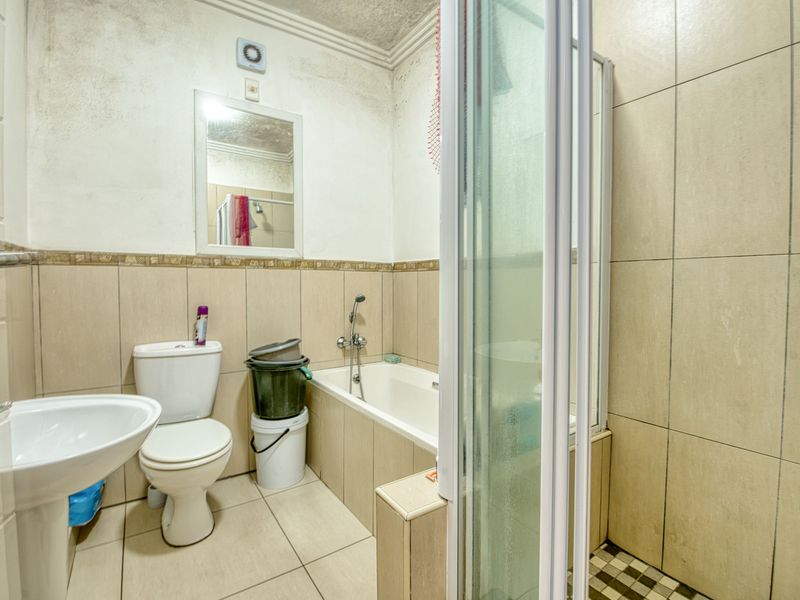 Prime property presents an Investors dream !! - Photo 9