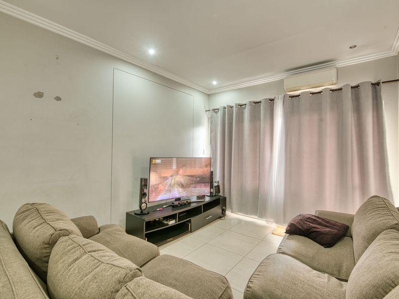 Prime property presents an Investors dream !! - Photo 5