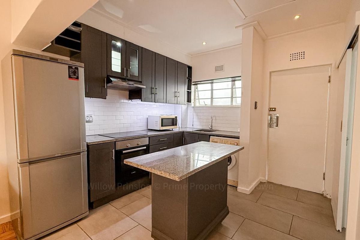 Stylish One-Bedroom Apartment Between Sea Point & Green Point - Photo 3