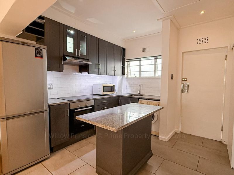 Stylish One-Bedroom Apartment Between Sea Point & Green Point - Photo 3