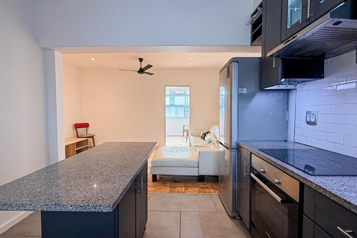 Stylish One-Bedroom Apartment Between Sea Point & Green Point - Photo 4