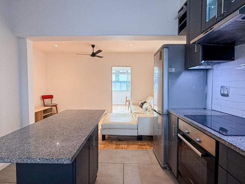 Stylish One-Bedroom Apartment Between Sea Point & Green Point - Photo 4