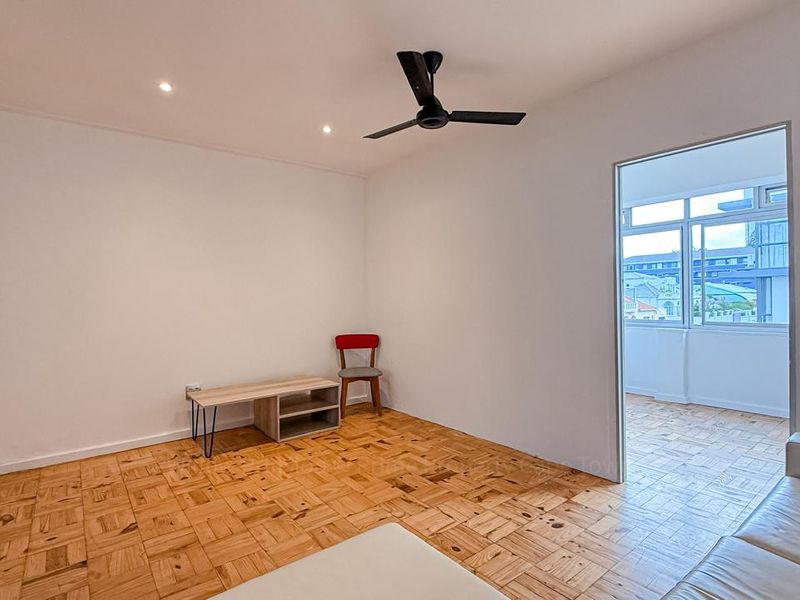 Stylish One-Bedroom Apartment Between Sea Point & Green Point - Photo 8