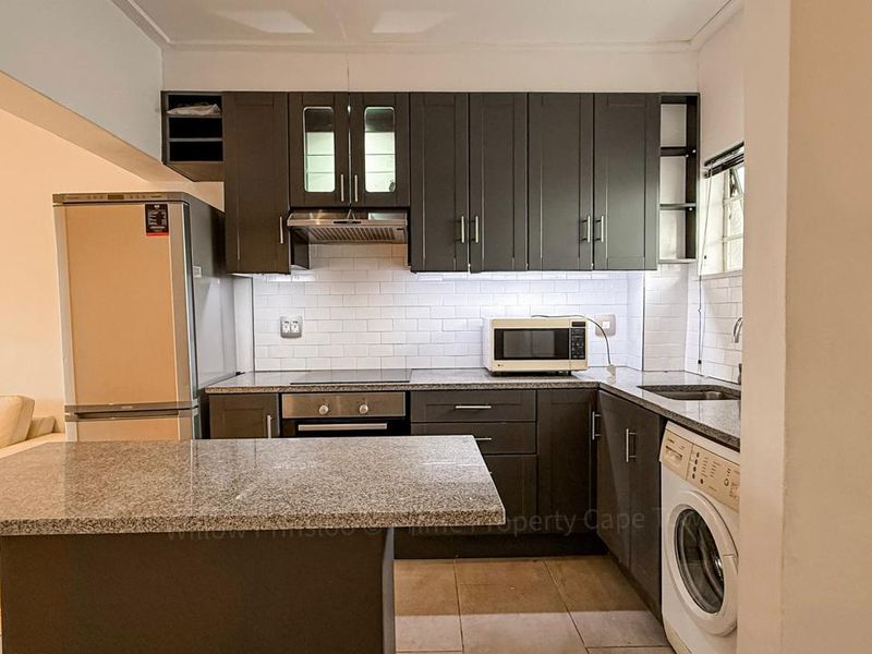 Stylish One-Bedroom Apartment Between Sea Point & Green Point - Photo 7
