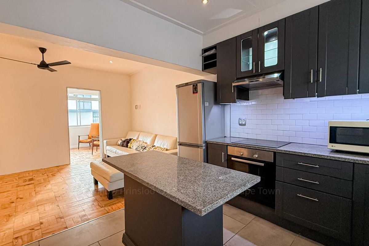 Stylish One-Bedroom Apartment Between Sea Point & Green Point - Photo 2