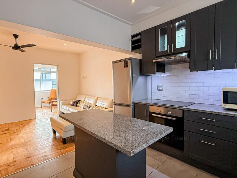 Stylish One-Bedroom Apartment Between Sea Point & Green Point - Photo 2