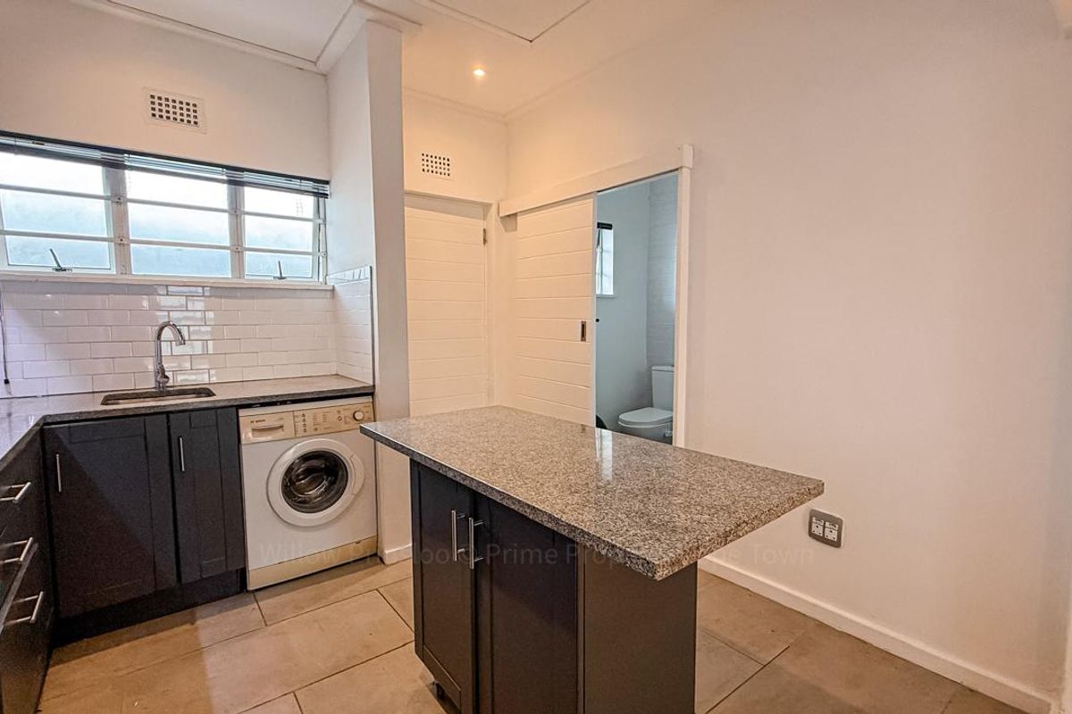Stylish One-Bedroom Apartment Between Sea Point & Green Point - Photo 5