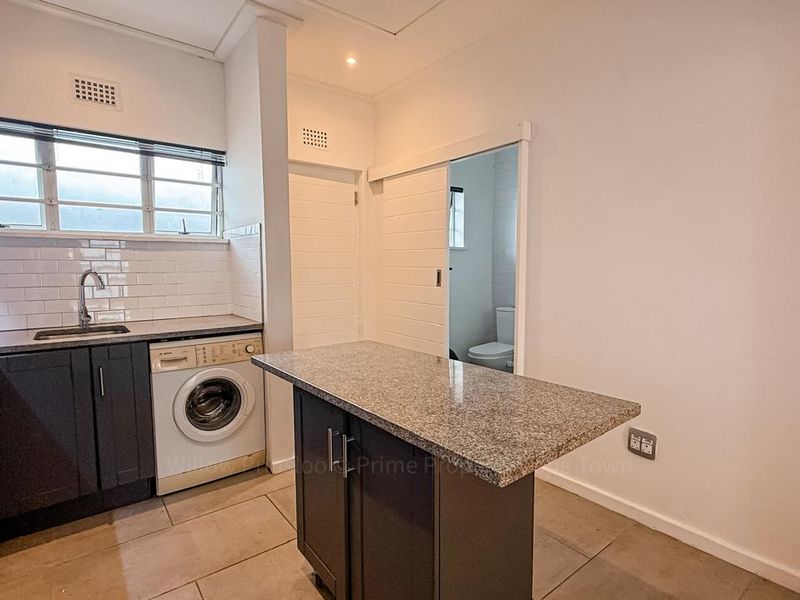 Stylish One-Bedroom Apartment Between Sea Point & Green Point - Photo 5