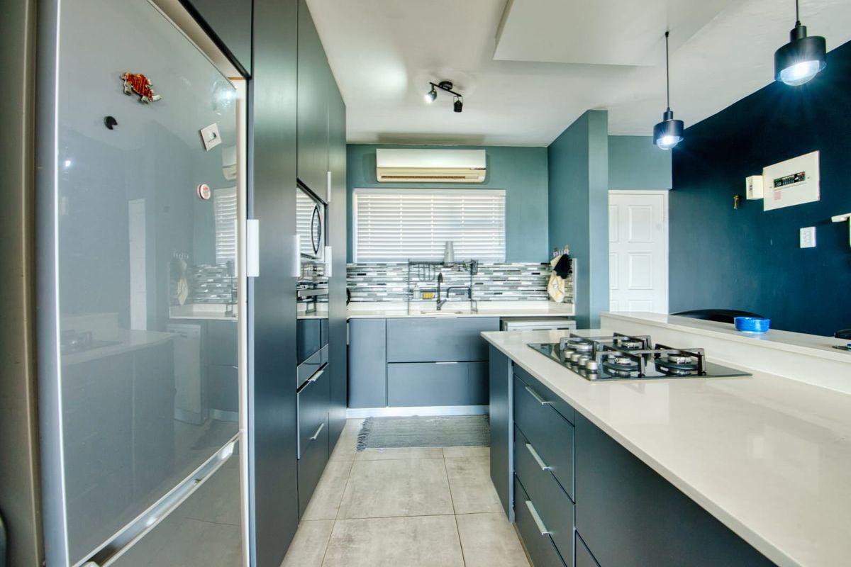 Modern 3-Bedroom Loft Apartment for Sale in Sunningdale - Photo 3