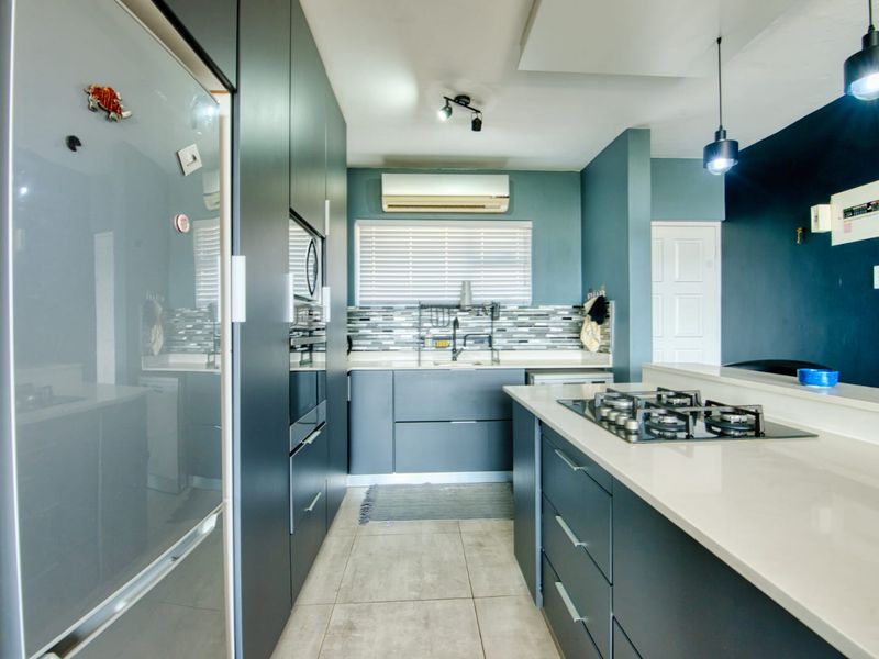 Modern 3-Bedroom Loft Apartment for Sale in Sunningdale - Photo 3