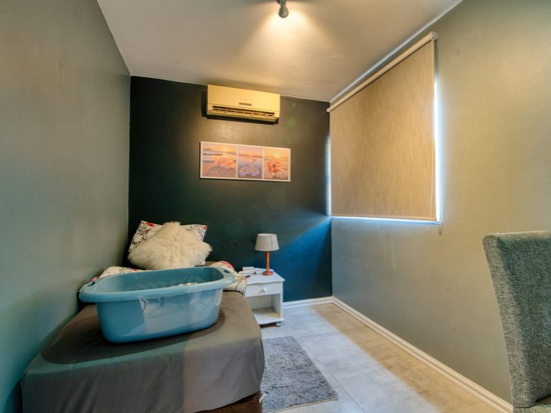 Modern 3-Bedroom Loft Apartment for Sale in Sunningdale - Photo 10