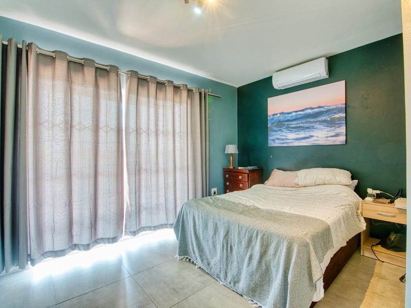 Modern 3-Bedroom Loft Apartment for Sale in Sunningdale - Photo 8