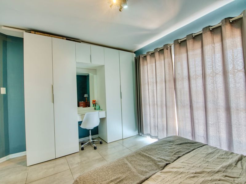 Modern 3-Bedroom Loft Apartment for Sale in Sunningdale - Photo 7