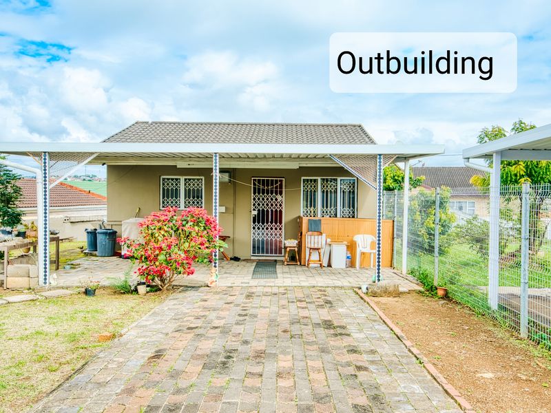 Spacious, Freestanding 4-Bedroom Family Home + 2-Bedroom Outbuilding on 823 sqm in Foresthaven - Photo 3