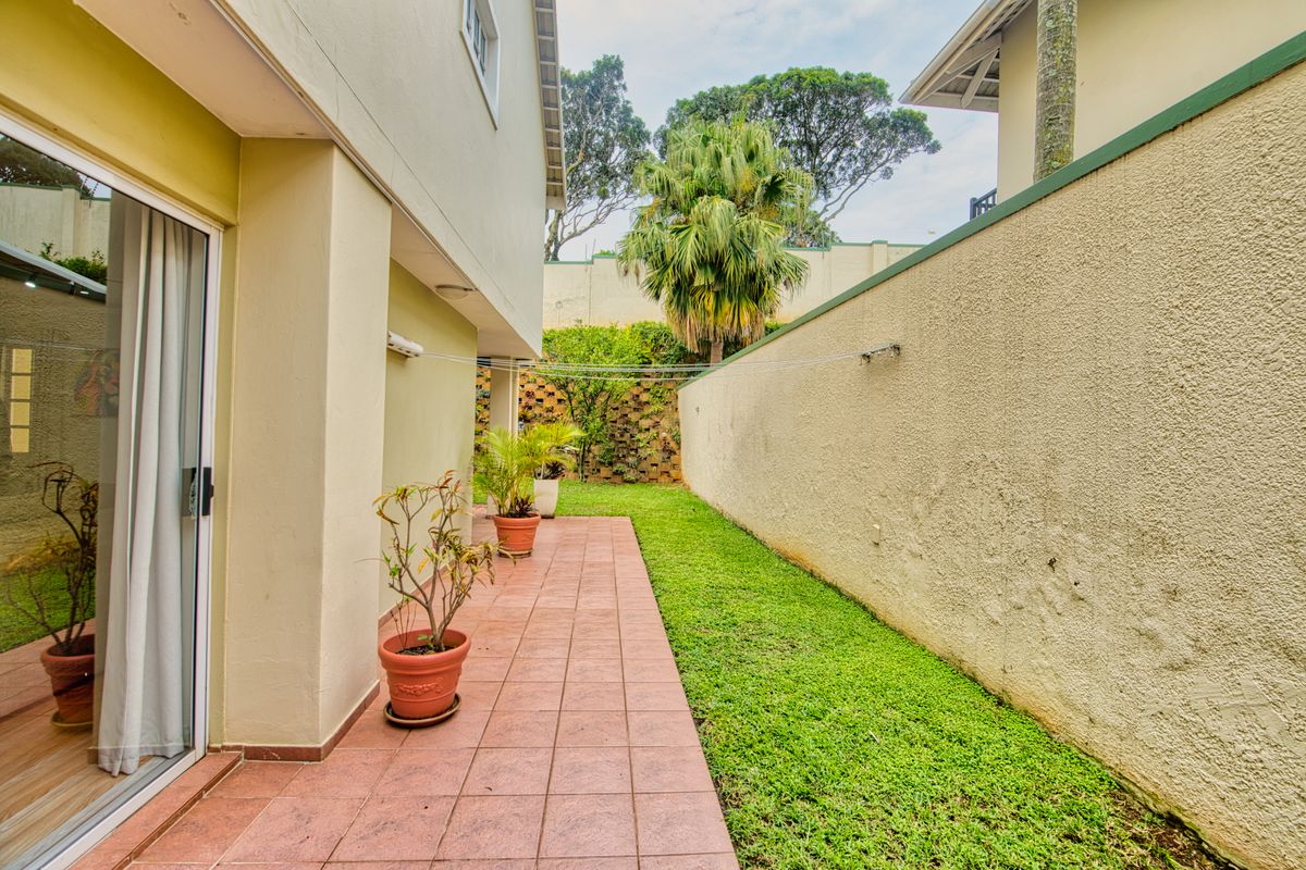 4 Bedroom Duplex For Sale in Somerset Park - Photo 5