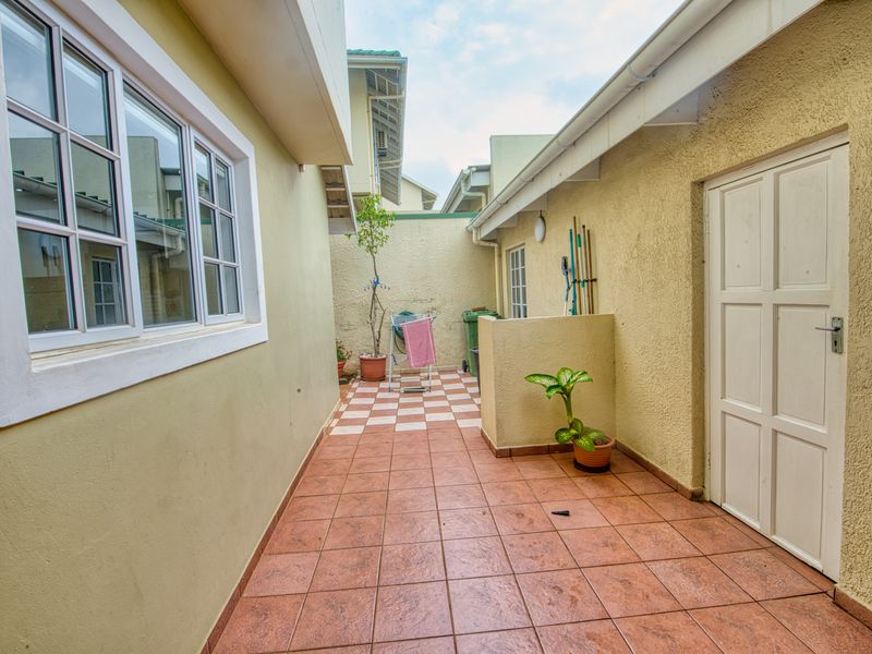 4 Bedroom Duplex For Sale in Somerset Park - Photo 7