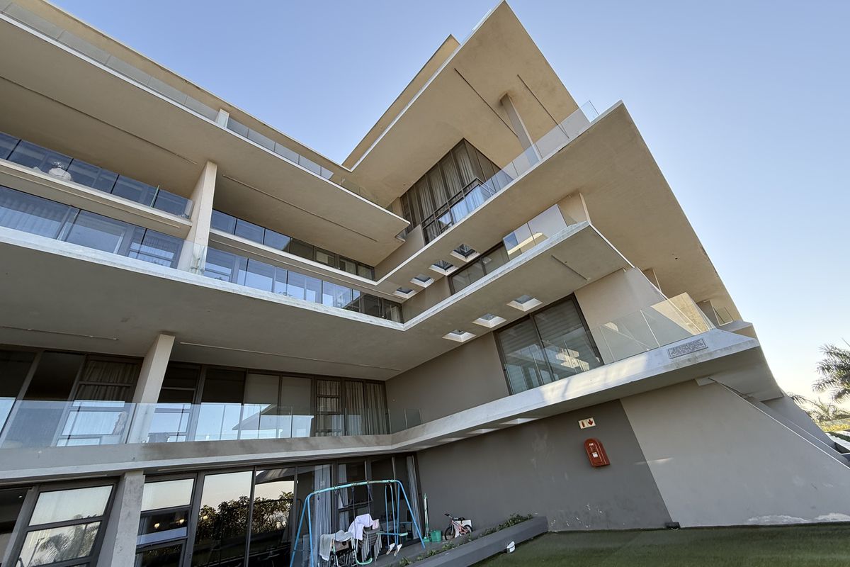 Spacious 3-Bedroom Home with Garden Oasis & Extra Parking! - Photo 5