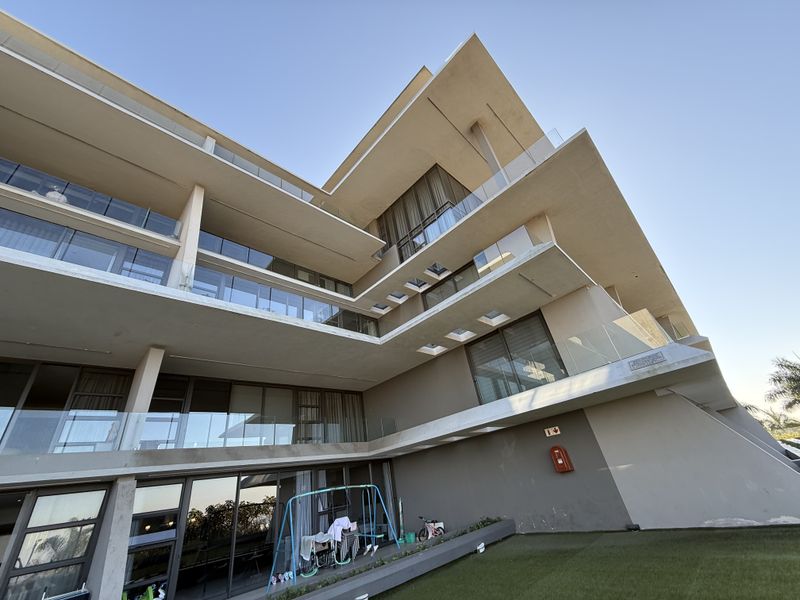 Spacious 3-Bedroom Home with Garden Oasis & Extra Parking! - Photo 5