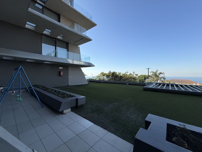 Spacious 3-Bedroom Home with Garden Oasis & Extra Parking! - Photo 8