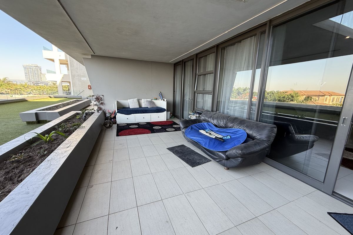 Spacious 3-Bedroom Home with Garden Oasis & Extra Parking! - Photo 3