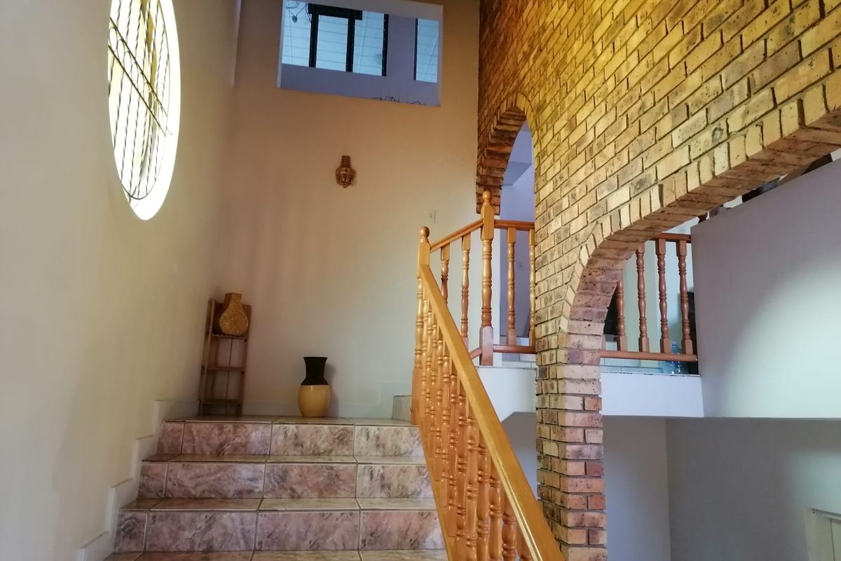 Elegant 4-Bedroom Family Home with Elevated Living in a Sought-After Location - Photo 4