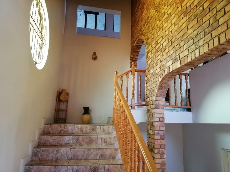 Elegant 4-Bedroom Family Home with Elevated Living in a Sought-After Location - Photo 4