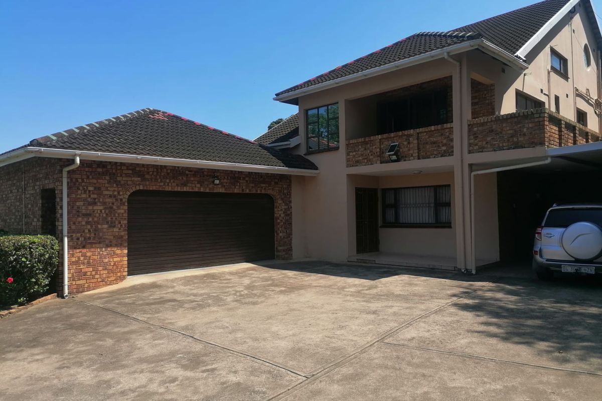 Elegant 4-Bedroom Family Home with Elevated Living in a Sought-After Location - Photo 2